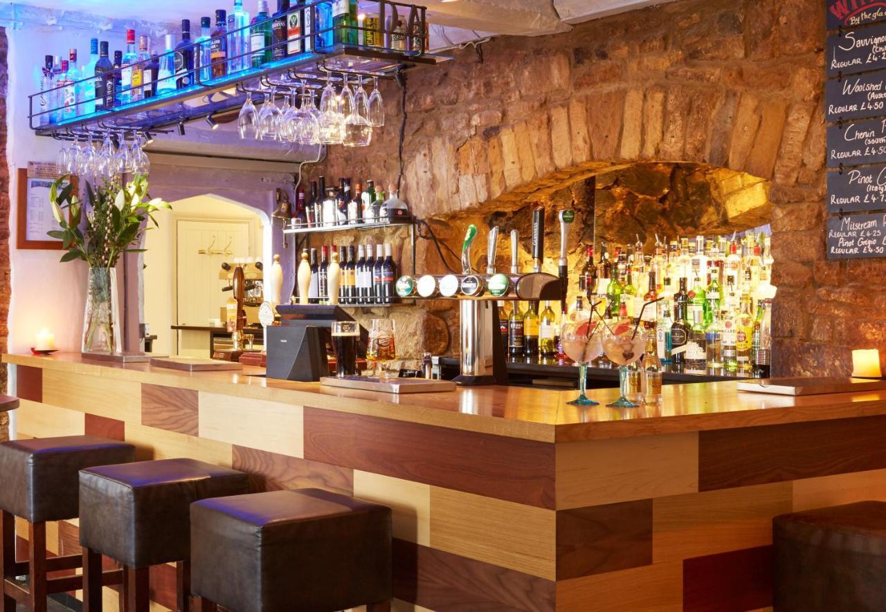 Отель The Deddington Arms Экстерьер фото