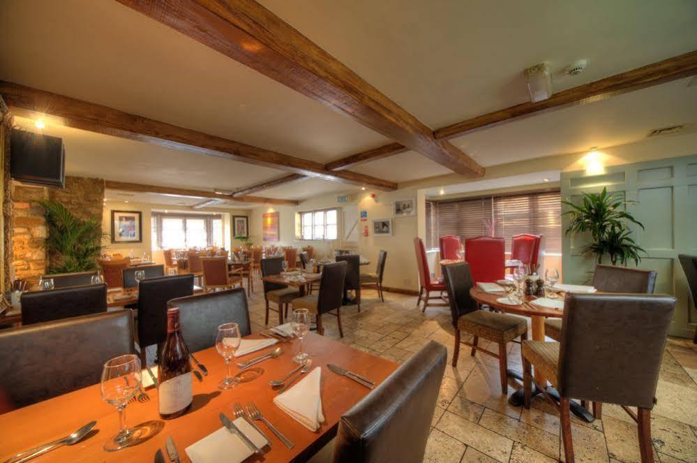 Отель The Deddington Arms Экстерьер фото